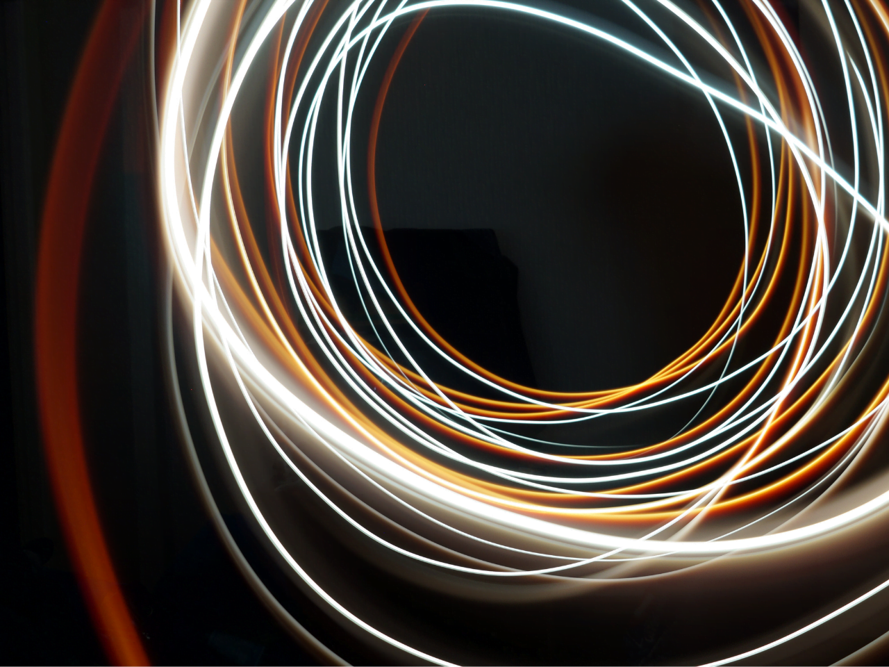 Resolution of quantum imaging with undetected photons