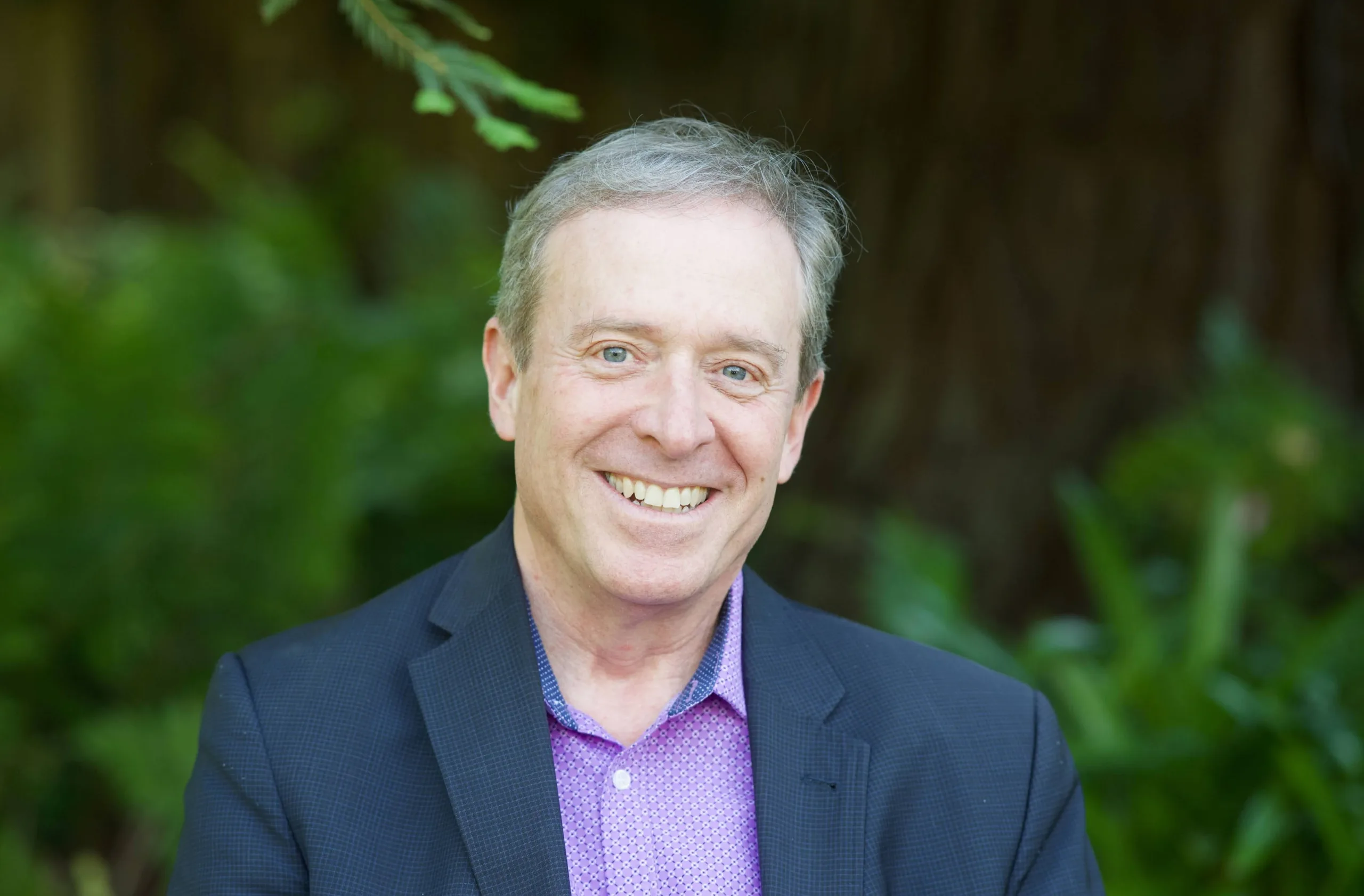 Pioneer Science receives visit from Jeffrey Glenn, a virologist from Stanford University