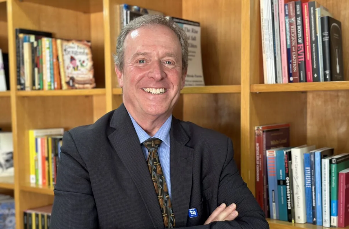 "Vaccinating against dengue will be important, but we need an antiviral," says Jeffrey Glenn to O Globo newspaper